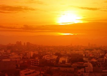 Las olas de calor durarán más y serán más intensas, advierte experto de la ONU