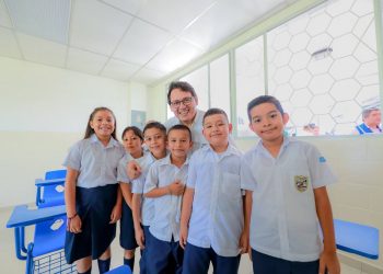 Más de 1,800 estudiantes son beneficiados con la renovación de centro escolar