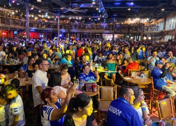 Salvadoreños en Colorado celebran su día junto con la comunidad latina