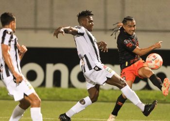 Gerson Mayén: «Se habla del fútbol salvadoreño, pero sacamos la cara por Águila, cada quien hace lo suyo»