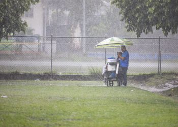 Medio Ambiente anuncia probabilidad de lluvias para esta noche y monitorea Depresión Tropical