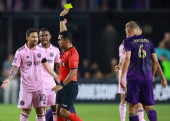 «Algo que contarle a sus nietos»: Iván Barton se vuelve tendencia por amonestar a Messi en partido de Leagues Cup
