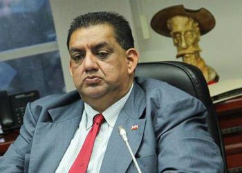 Fiscalía busca que diputado de ARENA y su familia devuelvan al Estado $158,759