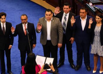 Asamblea crea comisión especial para desaforar a diputado Erick García