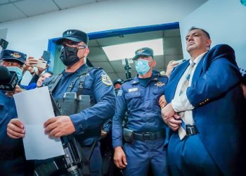 Diputado de ARENA, Alberto Romero, usó a familiares para ocultar dinero, afirma la FGR