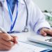 Médicos amenazan con «paro nacional de salud» en El Salvador