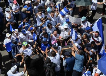 Millares protestan contra la presidenta de Honduras