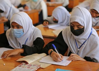 El suicidio, realidad presente entre las mujeres afganas, dice funcionaria de la ONU