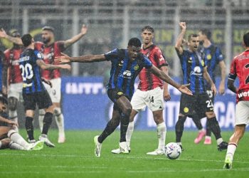 Goleada histórica del Inter en el derbi de Milán para tomar el liderato
