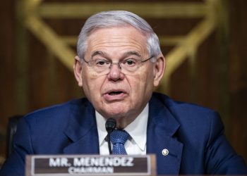 Senador Bob Menéndez acusado de aceptar sobornos de gobierno de Egipto
