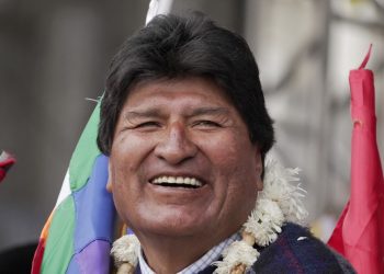 Evo Morales anuncia su postulación a la presidencia, en medio de confrontación con gobierno