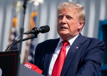 Trump aventaja por 10 puntos a Biden en nueva encuesta electoral 