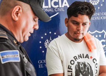 Capturan a hombre que negó atención a su mascota, la metió en un saco y la dejó morir