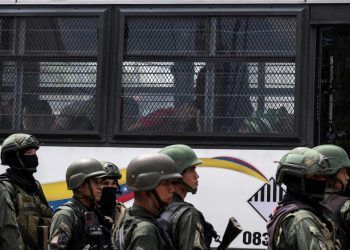 Cuatro agentes detenidos en toma de cárcel controlada por banda criminal en Venezuela