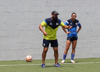 Eric Acuña, técnico de la selección femenina: «Para mí el 11 que gana repite»