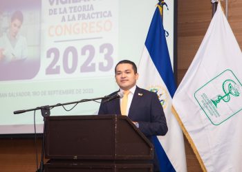 Desarrollan congreso de fármaco vigilancia 