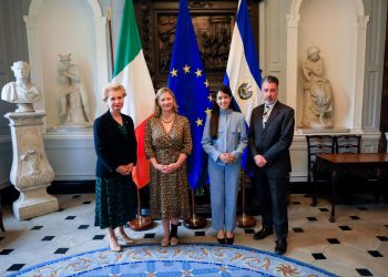 El Salvador fortalece alianza con Irlanda