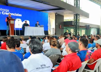 Ministerio de Trabajo entrega credenciales a 1,300 sindicatos