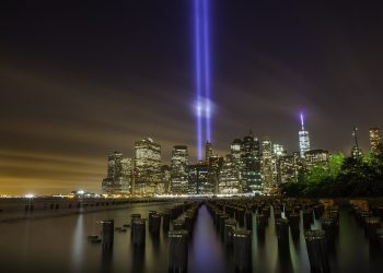 EE. UU. conmemora 22 años del 11 de septiembre, desde la zona cero hasta Alaska