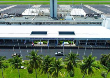 Obras Públicas renueva calle frente a terminal de pasajeros en Aeropuerto Internacional