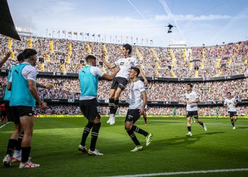 Valencia le da un batacazo al Atlético a las puertas de la Champions