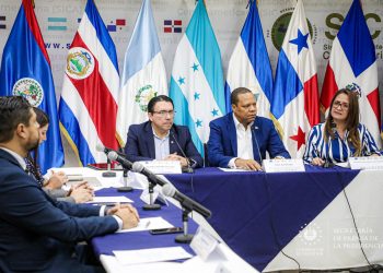 Autoridades firman acuerdo para fortalecer la protección al consumidor en la región