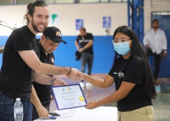 El bitcóin llega a los centros escolares públicos del El Salvador
