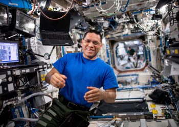 Frank Rubio impone récord de estancia en el espacio