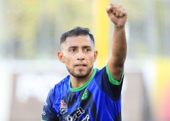 Frank Velásquez, delantero de Barra de Santiago. «Ganar el doblete ha sido un sueño hecho realidad»