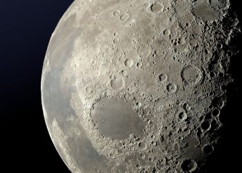NASA revela imagen de posible cráter en la Luna formado por impacto de sonda rusa