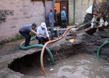 ANDA repara fuga en tubería en Mejicanos