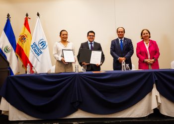 El Salvador y la OEA beneficiarán a niños y adolescentes retornados
