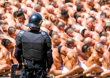 «Ahora son los pandilleros los que están en prisión, pero hay políticos que quieren dejarlos en libertad»: Gobierno de El Salvador