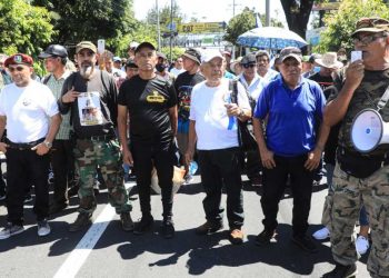 Gobierno recibe a veteranos de guerra y excombatientes de la guerrilla por beneficios para 123,000 excombatientes