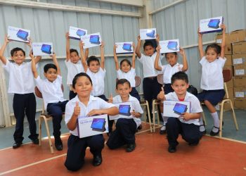 El Salvador lidera la reducción de la brecha digital en la región