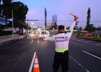 Más de 3,500 esquelas ha impuesto el VMT a conductores distraídos