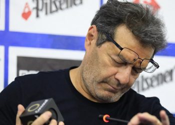 Hugo Pérez se va, pero los problemas quedan