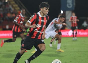Leonardo Menjívar mostró sus primeras pinceladas con Alajuelense en el triunfo por 2-0 ante Puntarenas