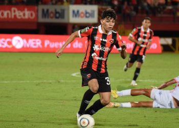 Ricardo Serrano, extécnico de Chalatenango: «Estoy seguro de que Leo Menjívar no se va a quedar solo con debutar en Alajuelense»