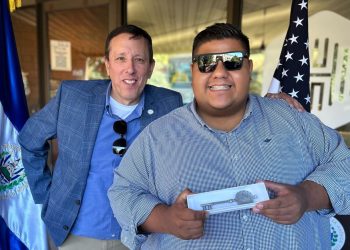 El DJ salvadoreño «Sabrosón» recibe las llaves de Aurora, Colorado
