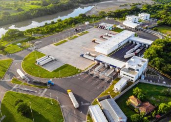 Gobierno de El Salvador firma convenio para simplificar regímenes aduaneros