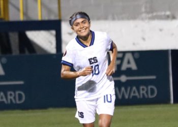 Brenda Cerén, delantera de El Salvador: «Un equipo tan unido hace la diferencia»