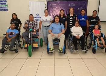 CONAIPD entrega sillas de rueda a personas con discapacidad en La Libertad
