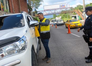 El VMT incrementa los controles vehiculares en El Salvador