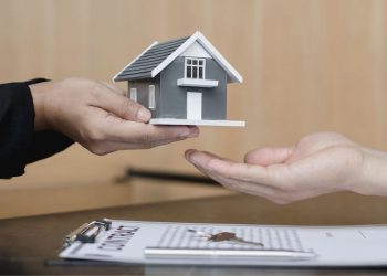 Asesoría Legal en tu Idioma: ¿Qué debe llevar un contrato de alquiler?