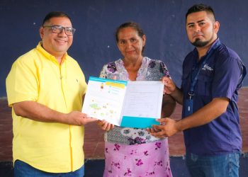 Entregan seguros a agricultores de Usulután