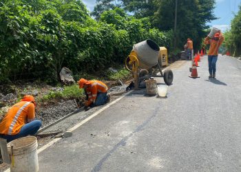 Construyen drenajes en la carretera hacia Juayúa, Sonsonate