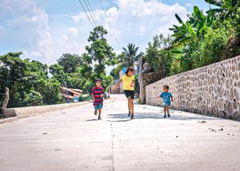 Obras Municipales renovó la principal vía de acceso al cantón Las Peñas, en La Reina, Chalatenango
