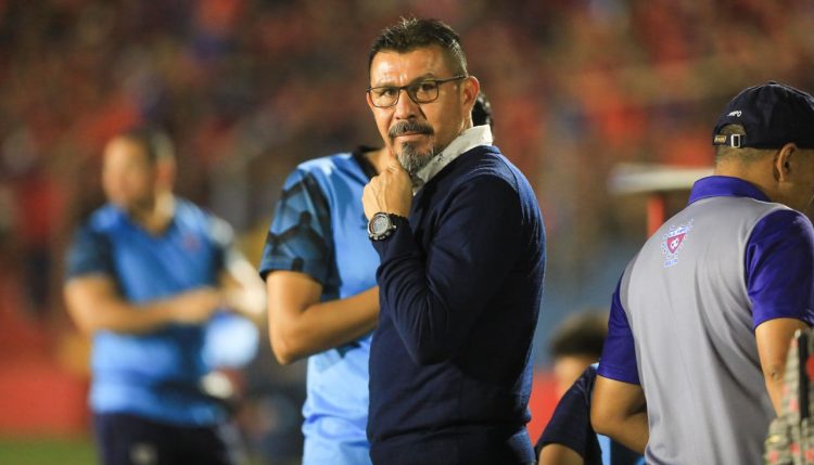 Guillermo Rivera, técnico de Luis Ángel Firpo. Foto Diario El Salvador
