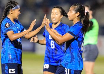 Érick Acuña, técnico de la azul femenina: «Celebrar ahorita sería el primer y el más grande de los errores»